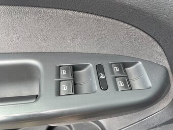 VW Touran 1.6 TDi Navigace,Climatronic - 8