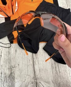 Set na cyklistiku přilba Kellys, brýle Uvex a dres - 8