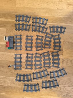 LEGO City osobní vlak 60197 – kompletní sada, výborný stav - 8