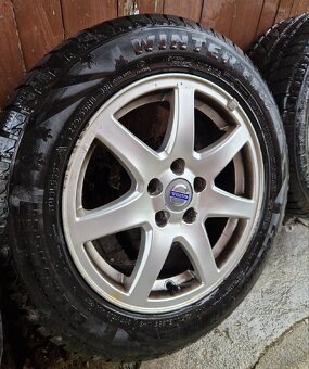 Alu disky 16" VOLVO + zimni pneu 225/55R16

Vše viz. foto - 8