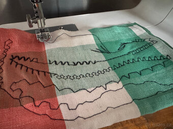 Šicí stroj Victoria Graffiti - pěkný - 8