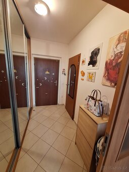 Pronájem bytu 2+kk s terasou a předzahrádkou - 8