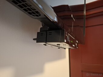 3x LCD TV 32" + set-top-boxy - 8