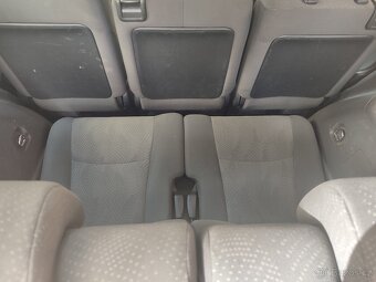 Toyota Prius Plus - 8