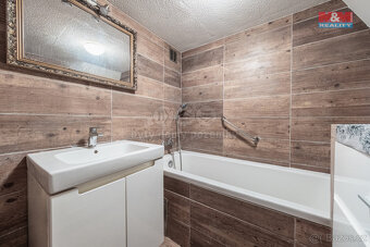 Prodej bytu 2+1, 73 m², Praha, ul. Karlínské náměstí - 8