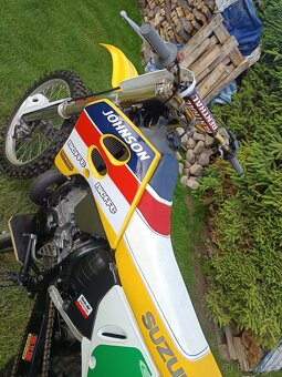 Suzuki RM 250 - 8