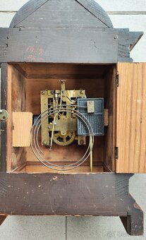 starožitné veliké vyřezávané a zdobené krbové hodiny - 8