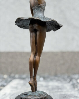 Bronzová socha Balerína luxusní  tanečnice dekorace a dárek - 8