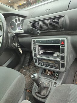 Ford Galaxy - 8