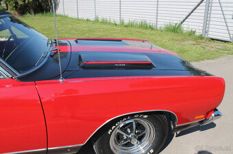 1969 Plymouth GTX 440 - muscle car po kompletní renovaci - 8