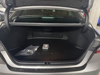 Toyota Camry Hybrid 2025 - 8