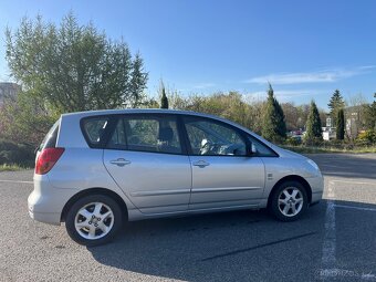 Toyota Corolla Verso - 8