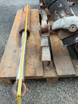 PRODÁM PÍSTNICI  A HEVERY MAILER Z VLEKU BSS 5T - 8