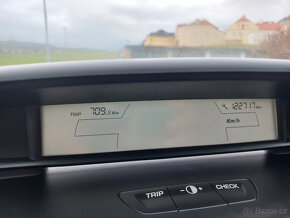 Citroën C4 1.4i 16V - 8