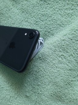 iPhone XR 64gb - face id nejde - 8