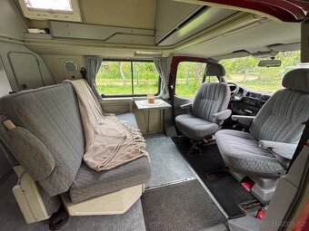 Malý ale RODINNÝ camper: Ford Transit NUGGET Westfalia - 8