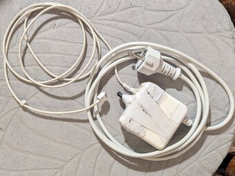 MacBook 4,1 Early-2008 (White) Core 2 Duo 2.4GHz 13" - 8