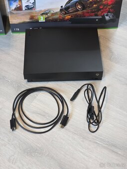Xbox One X 1TB, 2x ovladač, 7x hra - 8