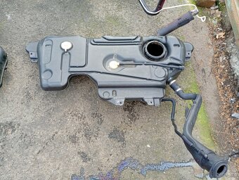 Koncern palivové nádrže - 8