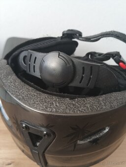 Lyžařská přilba - 8