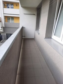 Pronájem bytu 1+kk • 44 m², Ostromečská 436/7, Praha 3 - 8