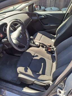 Opel Astra J kombi 1,4 - 8