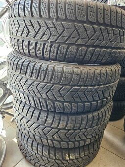 Prodám ORIGINÁLNÍ disky 17" na Scalu + Pneu Pirelli - 8