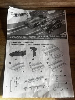 Hot Wheels sada (el. autodráha + hrací foplňk - 8