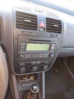 Volkswagen GOLF V  1,9 TDI, 5 dveří , TOP STAV - 8