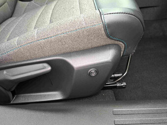 Citroën C4 1,2 PT EAT8 FEEL - 1832 - 8