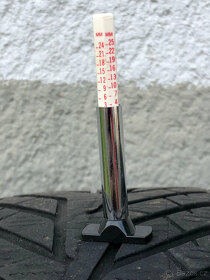 2ks pneu Yokohama W.drive V905 107T 245/70 r16 vzorek 3mm - 8