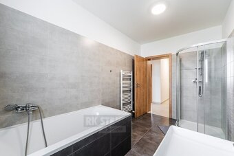 Pronájem bytu 3+kk (88 m²) s parkovacím stáním a sklepem – T - 8