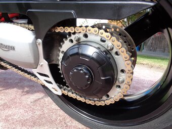 Triumph Speed Triple 955i - 8