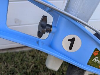 Odrážedlo First Bike + příslušenství košík, zvonek, blikačka - 8
