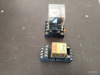 Elektroinstalační materiál - 8