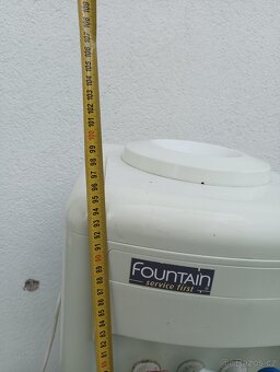 Lednice s výdejníkem vody - 8