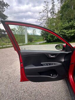 Prodám auto KIA STONIC 2018 - 8