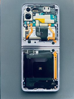 Samsung Galaxy Flip 4 8/128Gb - 8