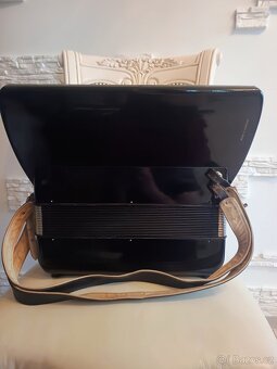 Opravář prodává  akordeon Hohner 96 basů - 8