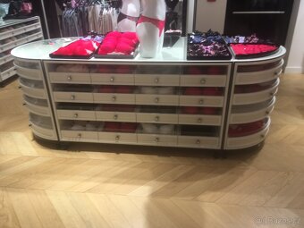 Nábytek prodejny, vybavení obchodu levně - 8