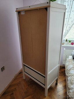 Bílá šatní skříň SUNDVIK zn. IKEA - 8