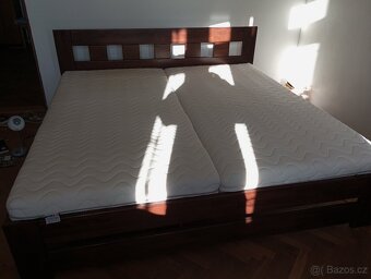 Velká masivní manželská postel tmavý dub - 8