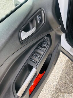 Ford Kuga 1.5 ecoboost titanium 110kw r.v . 2015 - 8