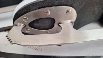 Dětské lední brusle 39 stélka 25,4cm 1x použité  nerez nůž - 8