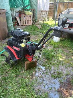 Kultivator Hecht 795 na srovnání pozemku. - 8