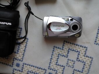 Prodám starší  fotoaparát OLYMPUS - 8