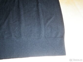 luxusní kvalitní černý svetřík značkový - vel. S - nový - 8