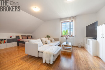 Prodej rodinného domu s novou fasádou, 6+kk, pozemek 956 m2, - 8