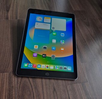 Apple iPad 5.generace 32gb Wifi + Cellular - 8