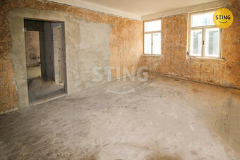 Bytový dům s pozemkem o výměře 647 m2 v centru obce D, 97863 - 8